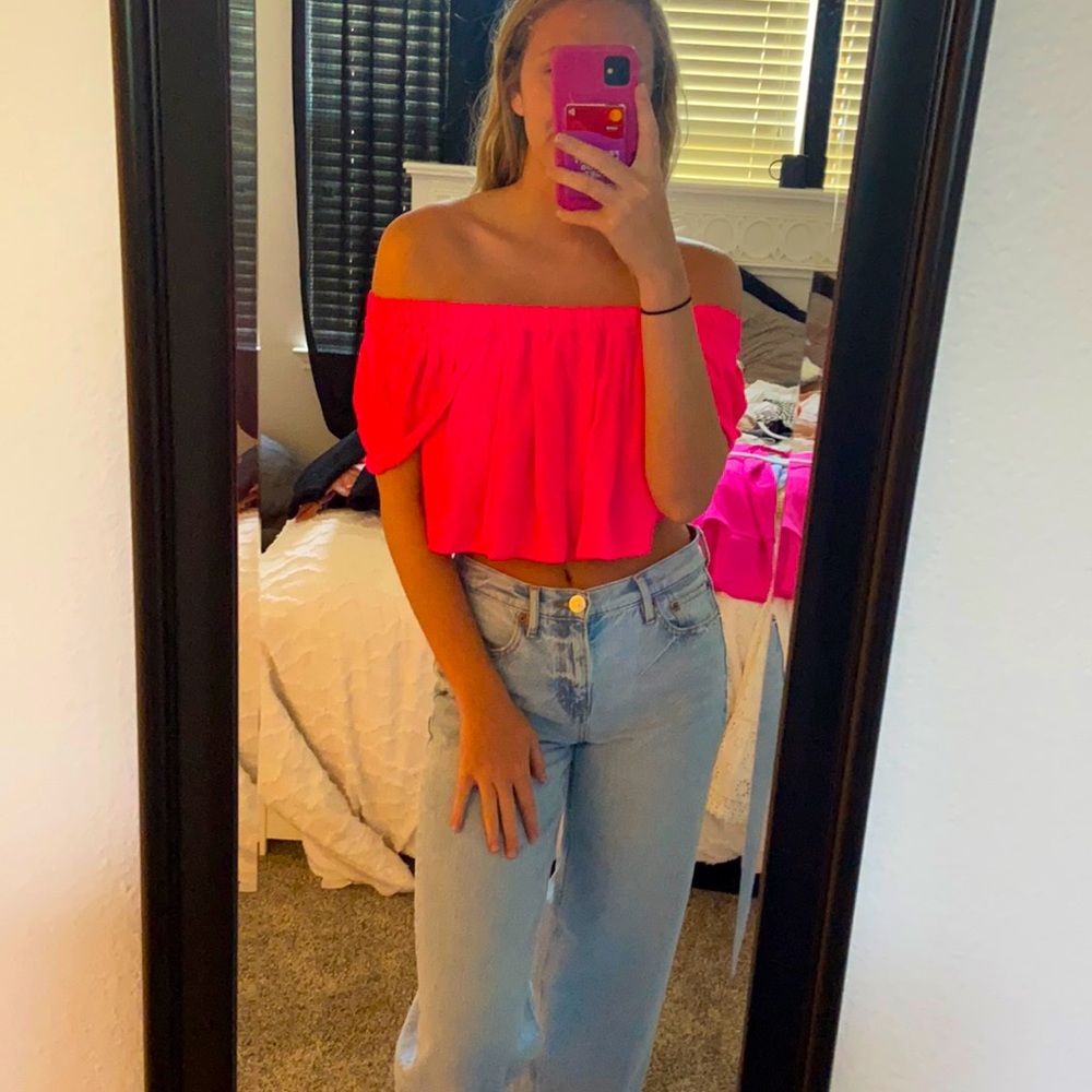 Crop top off the shoulder